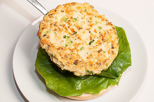 Ricetta Hamburger leggero di pollo e carote - Donna Moderna