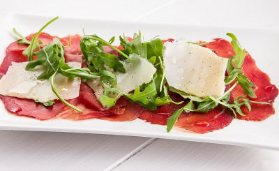 Bresaola con rucola e grana