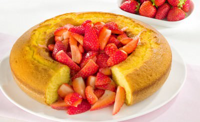 Ciambella allo yogurt con fragole