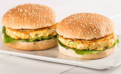 Hamburger di pollo e verdure