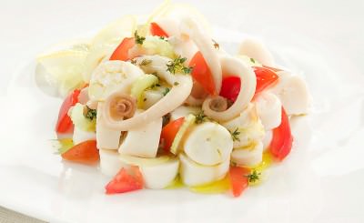 Insalata di polpo con sedano e pomodorini