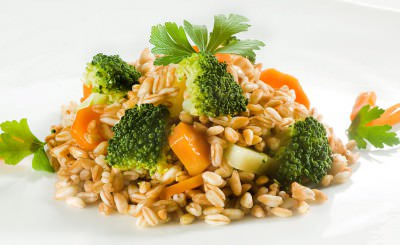 Insalata di farro con verdure al vapore