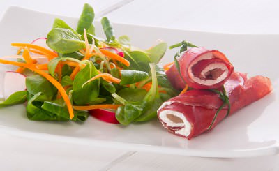 Involtini di bresaola alle erbe aromatiche