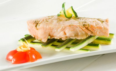 Salmone e zucchine al vapore