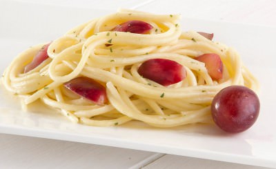 Spaghetti caprino e uva