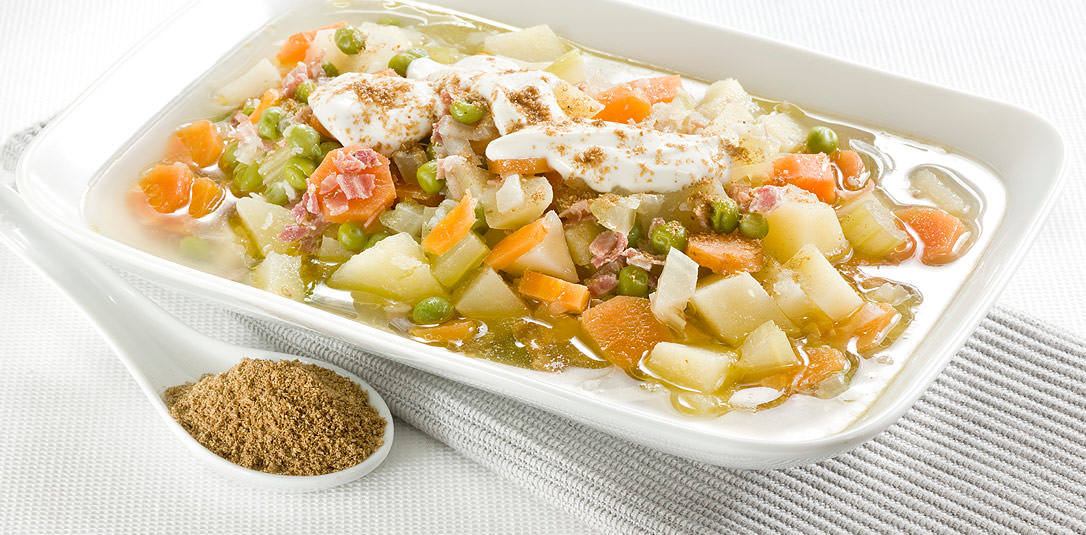 Zuppa mista di verdure al coriandolo
