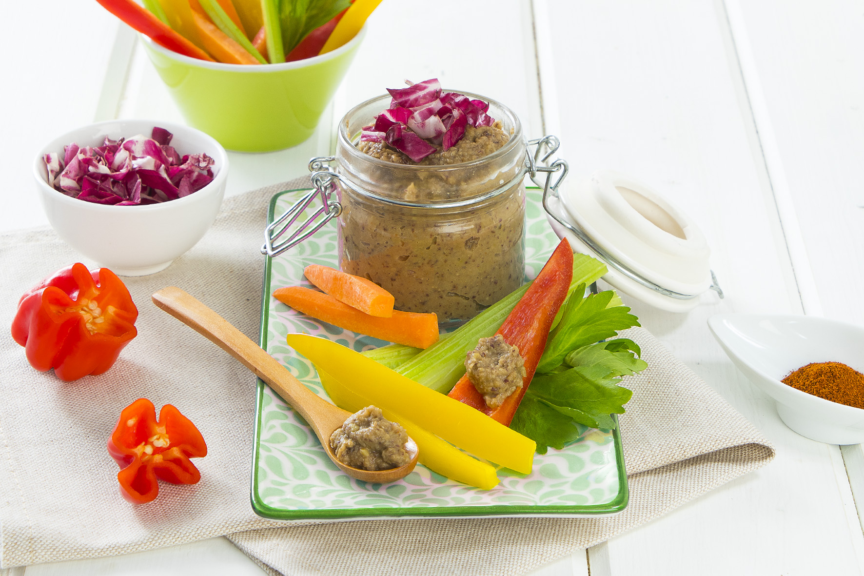 Hummus di ceci con radicchio