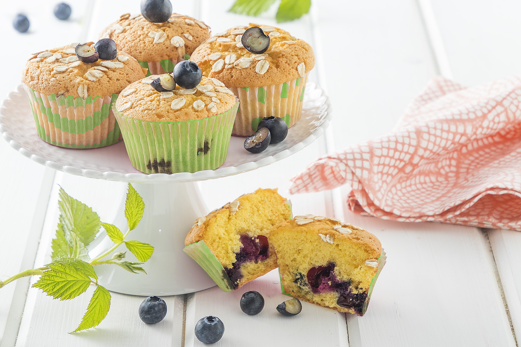 Muffin senza burro con mirtilli e fiocchi d'avena | Ricetta