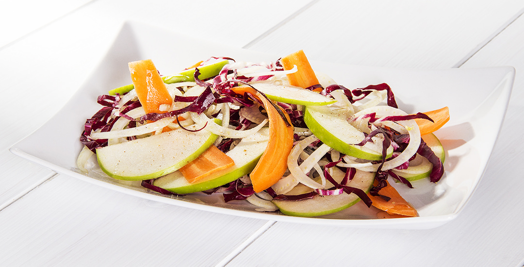 Insalata mela, finocchi, carote e radicchio rosso