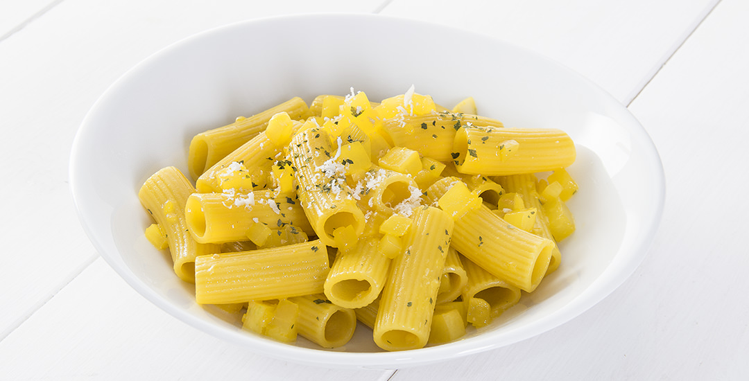 Pasta con ragù di rapa bianca e zafferano