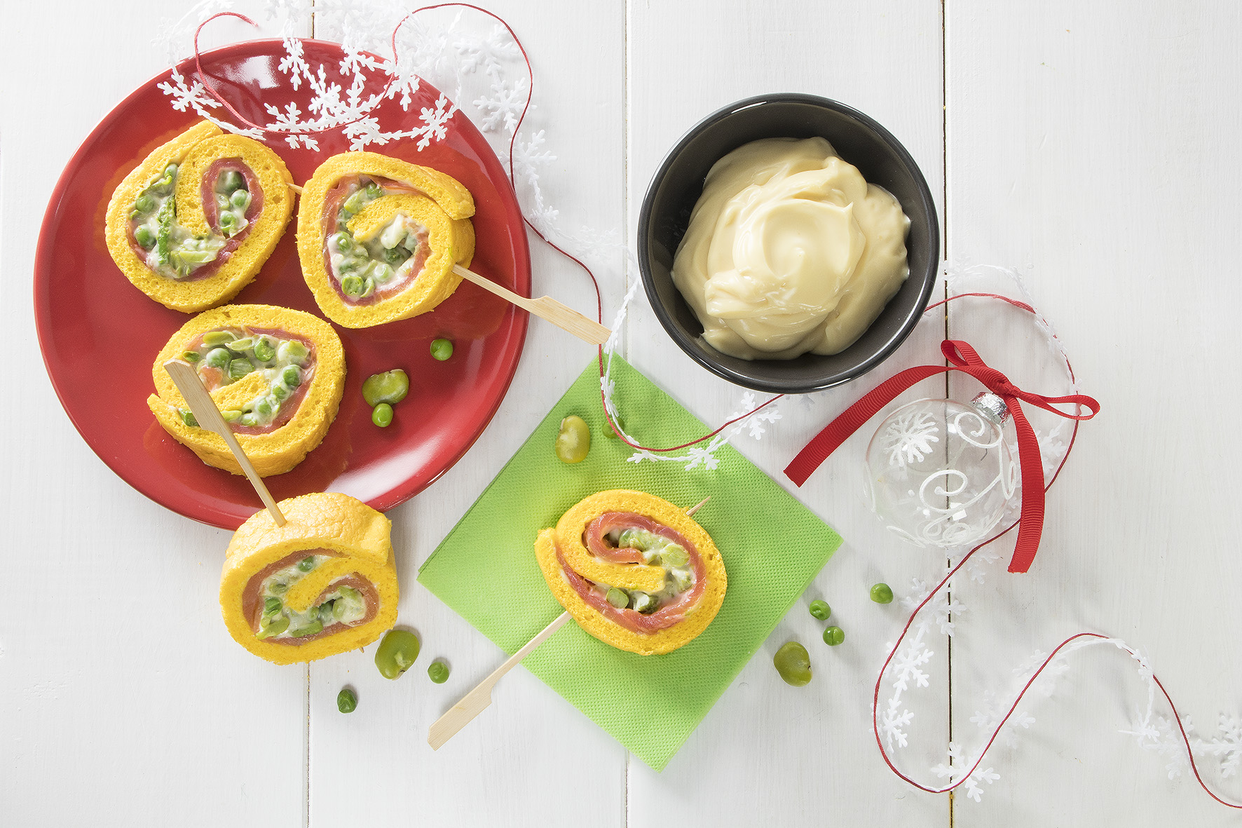 Rotolo di pasta salata con salmone e verdure