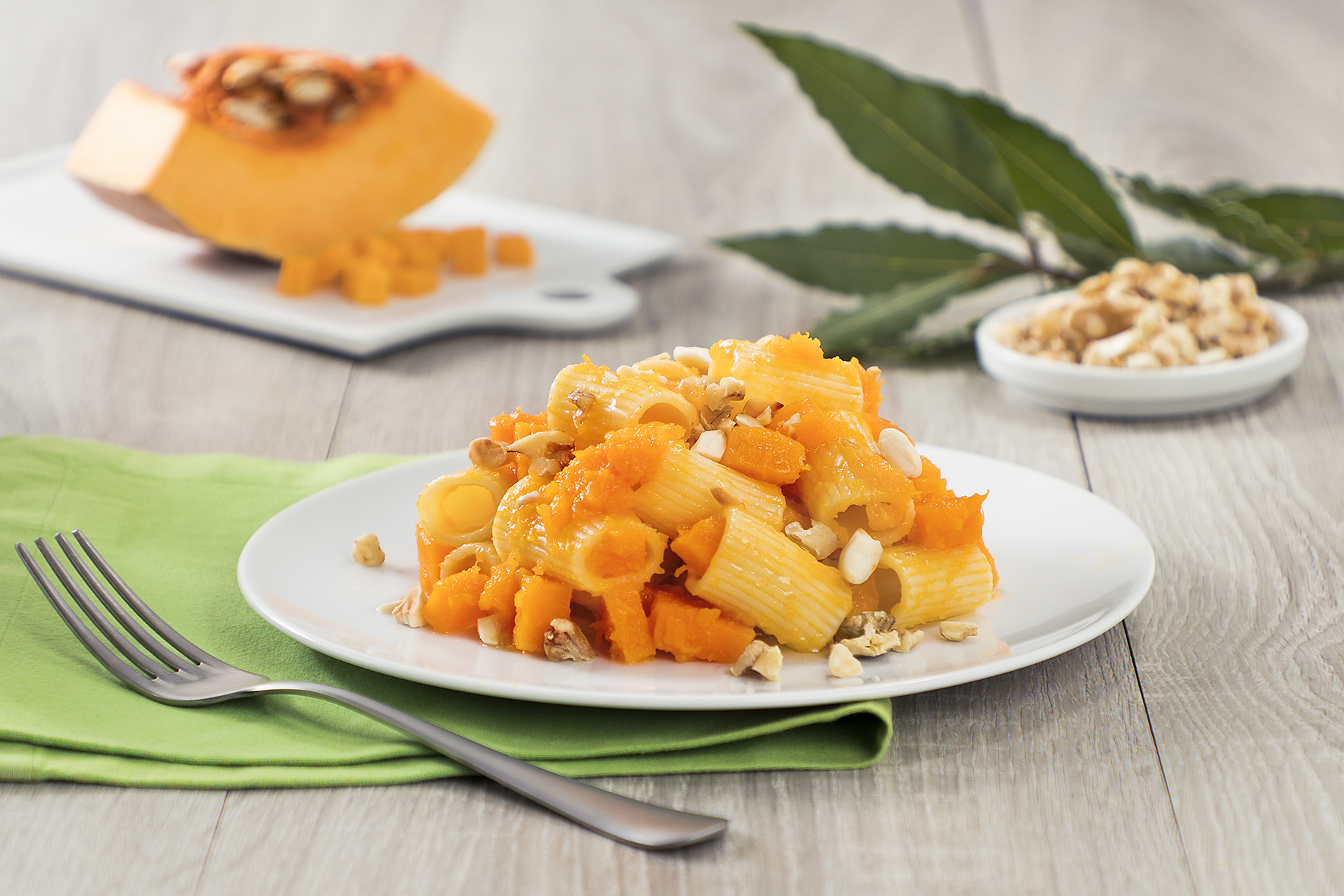 Mezze maniche con zucca e frutta secca