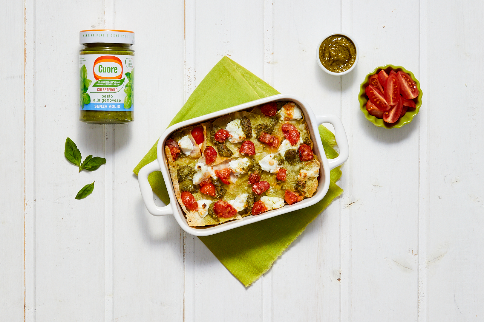 Millefoglie carasau con ricotta, pomodorini e pesto