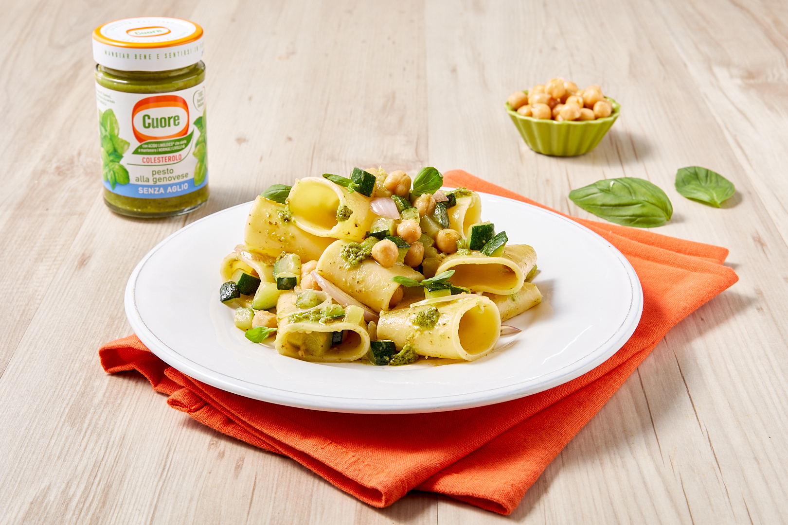 Paccheri con ceci, zucchine e pesto